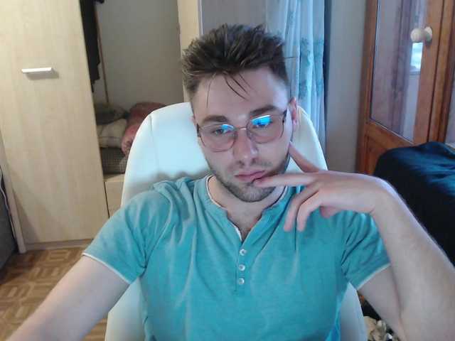 Live sex webcam photo for Yourchikk #275554045