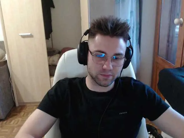 Live sex webcam photo for Yourchikk #275591739