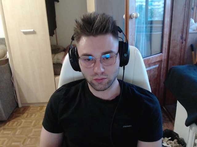 Live sex webcam photo for Yourchikk #275599329