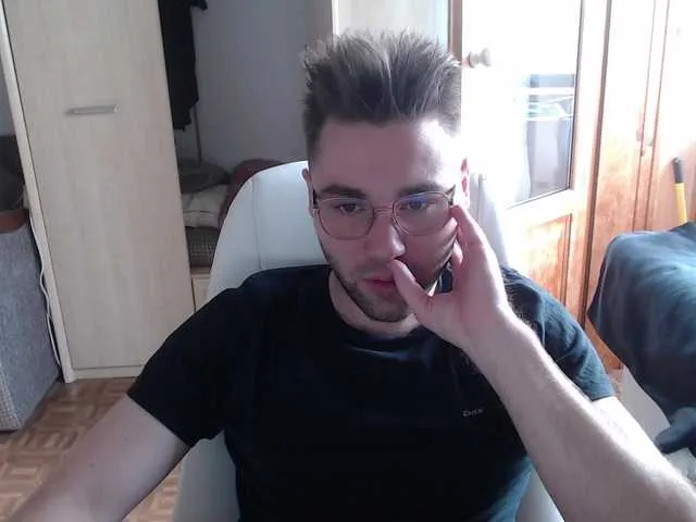 Live sex webcam photo for Yourchikk #275603918