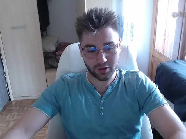 Live sex webcam photo for Yourchikk #275631746