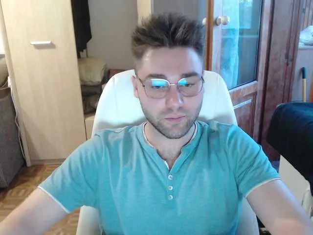 Live sex webcam photo for Yourchikk #275633923