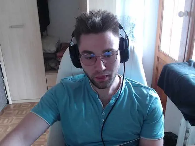 Live sex webcam photo for Yourchikk #275639377