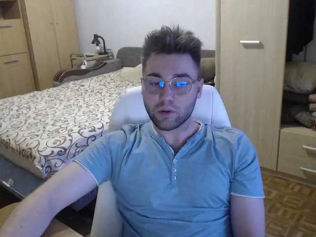 Live sex webcam photo for Yourchikk #275640954