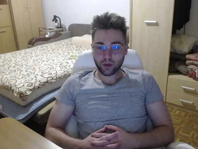 Live sex webcam photo for Yourchikk #275648948