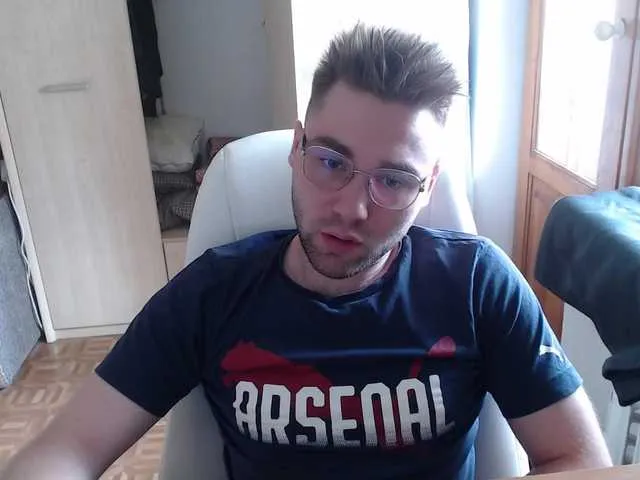 Live sex webcam photo for Yourchikk #275682713