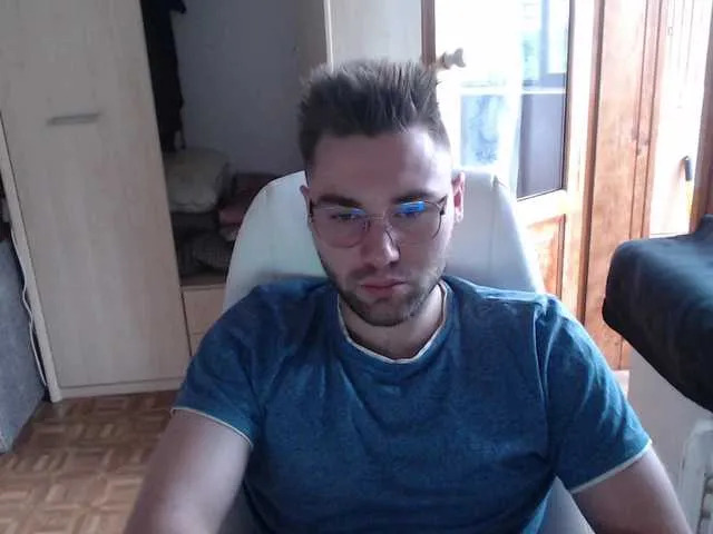 Live sex webcam photo for Yourchikk #275704624