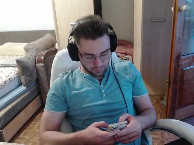 Live sex webcam photo for Yourchikk #275708517