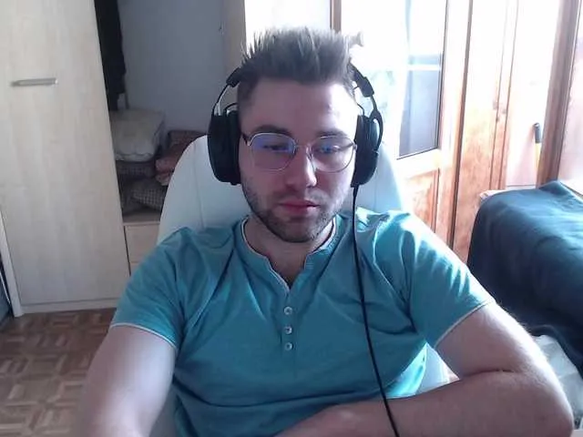 Live sex webcam photo for Yourchikk #275712184