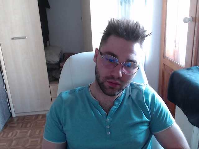 Live sex webcam photo for Yourchikk #275725223