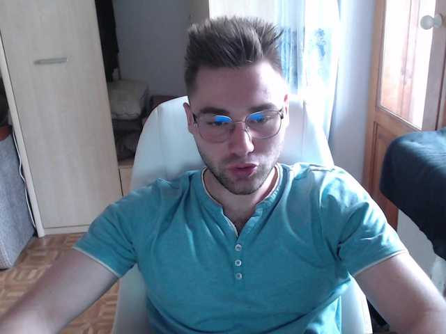 Live sex webcam photo for Yourchikk #275732116