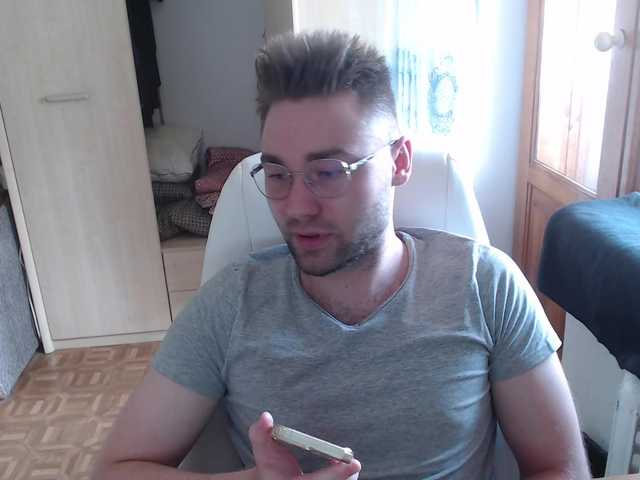 Live sex webcam photo for Yourchikk #275741225