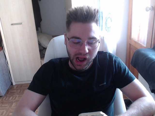 Live sex webcam photo for Yourchikk #275859809