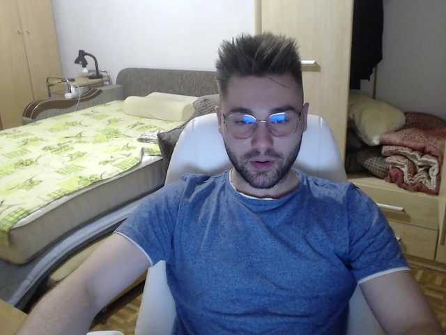 Live sex webcam photo for Yourchikk #275893744