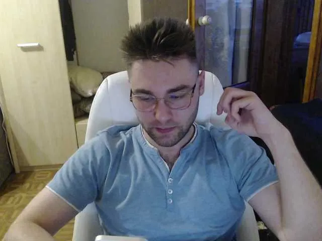 Live sex webcam photo for Yourchikk #275914962