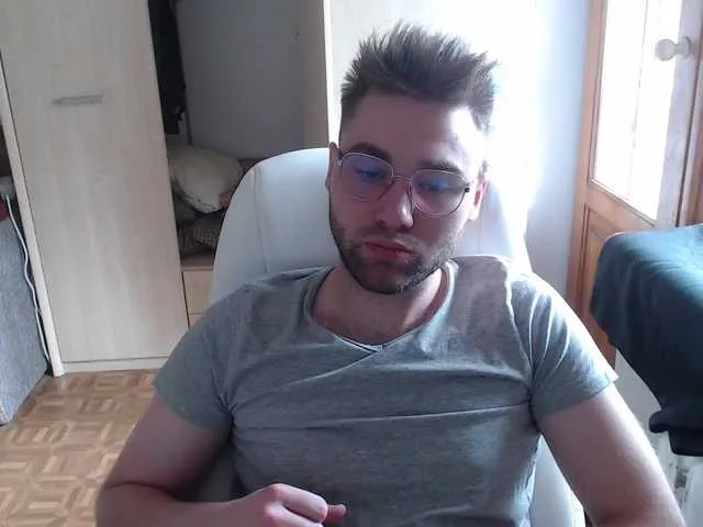 Live sex webcam photo for Yourchikk #275932006