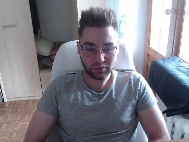 Live sex webcam photo for Yourchikk #275940822