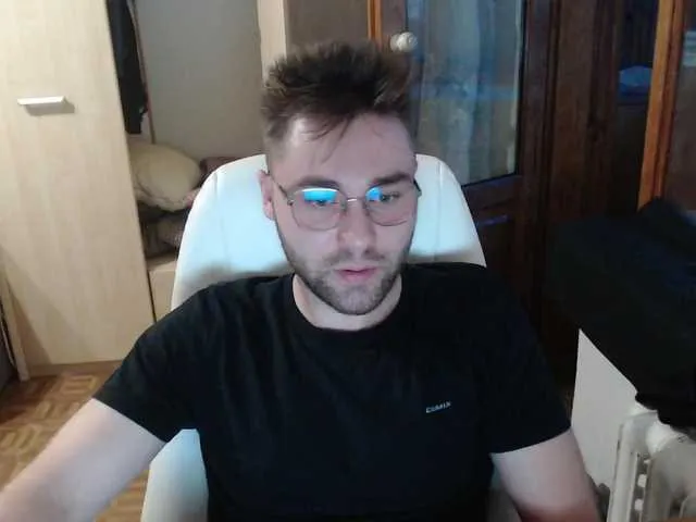 Live sex webcam photo for Yourchikk #275951588