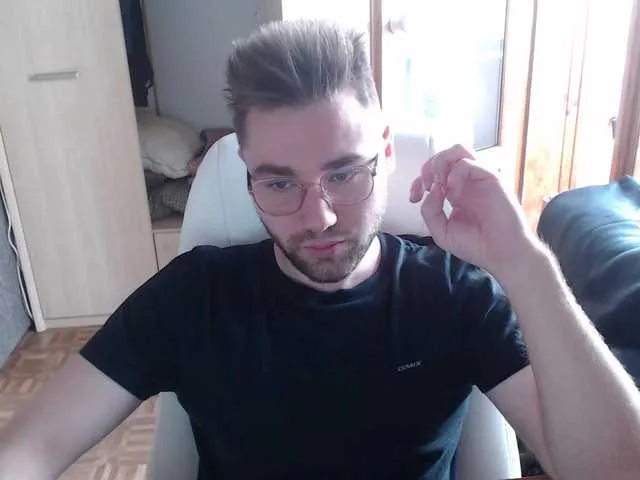 Live sex webcam photo for Yourchikk #275964483