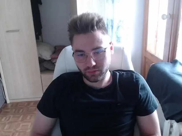 Live sex webcam photo for Yourchikk #275972394