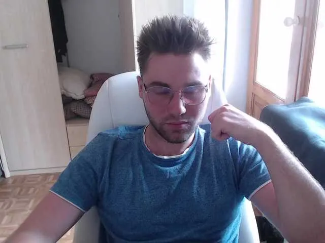 Live sex webcam photo for Yourchikk #276035583