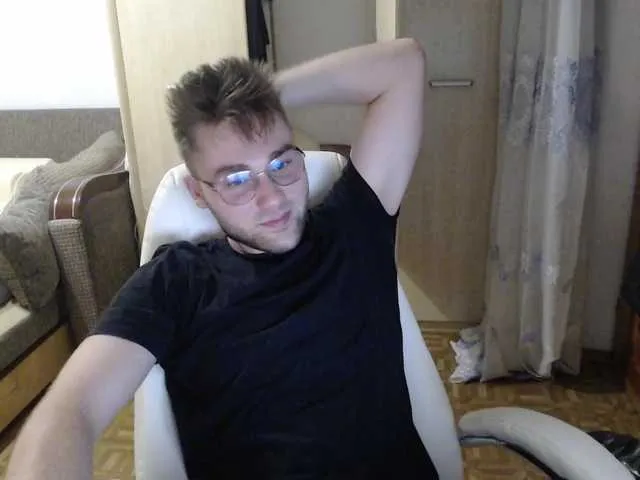 Live sex webcam photo for Yourchikk #276132464