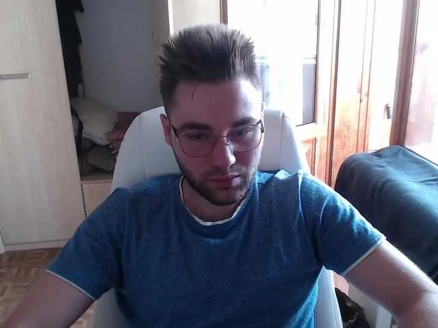 Live sex webcam photo for Yourchikk #276175346