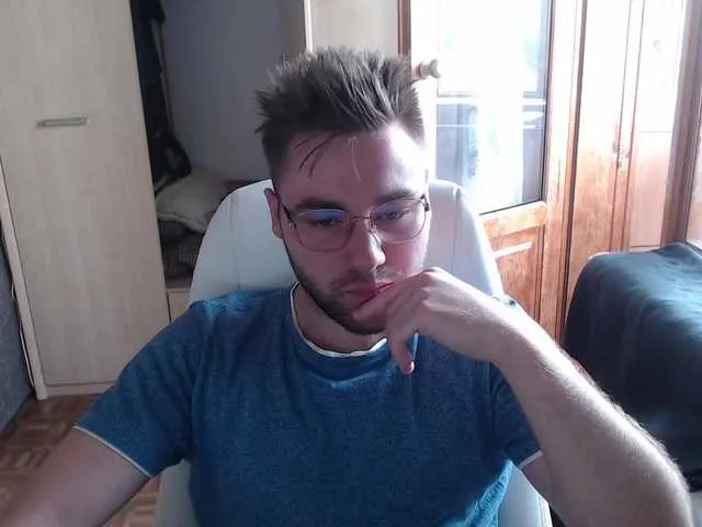 Live sex webcam photo for Yourchikk #276182406