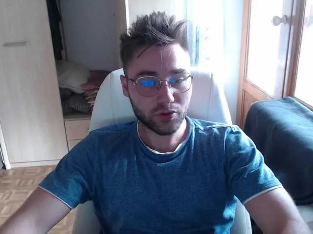 Live sex webcam photo for Yourchikk #276184653