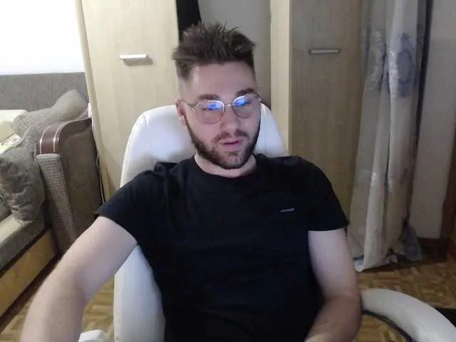 Live sex webcam photo for Yourchikk #276263499