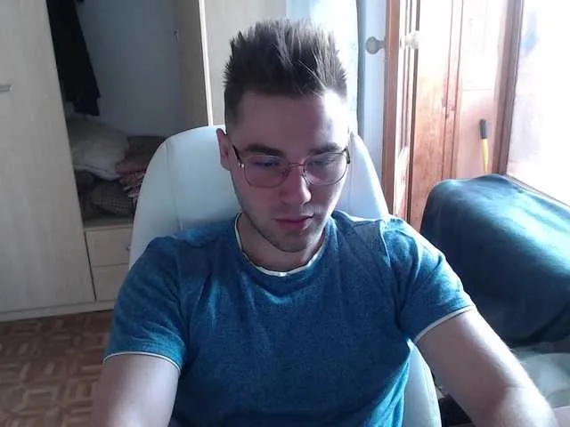 Live sex webcam photo for Yourchikk #276274811