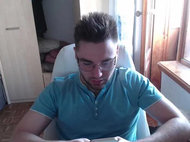 Live sex webcam photo for Yourchikk #276332236