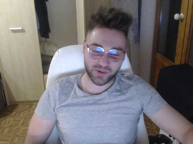 Live sex webcam photo for Yourchikk #276490996