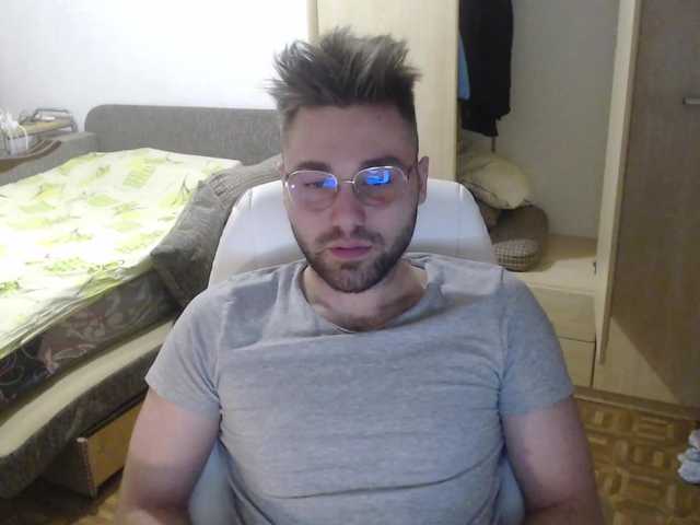 Live sex webcam photo for Yourchikk #276503134
