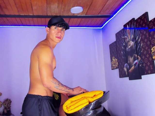 Live sex webcam photo for Yoursgoods #275506569