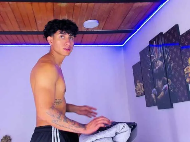 Live sex webcam photo for Yoursgoods #275681227