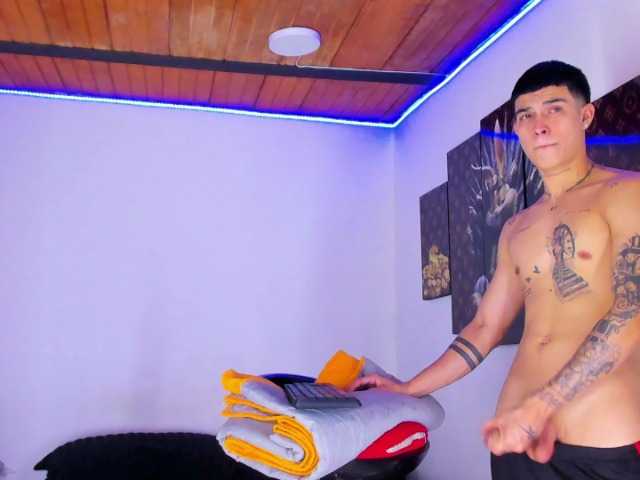 Live sex webcam photo for Yoursgoods #275777803