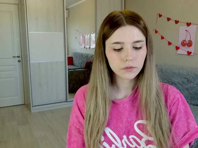 Live sex webcam photo for Yoursissydoll #290813371