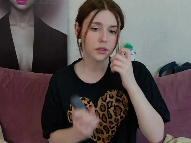 Live sex webcam photo for Yoursissydoll #290924645