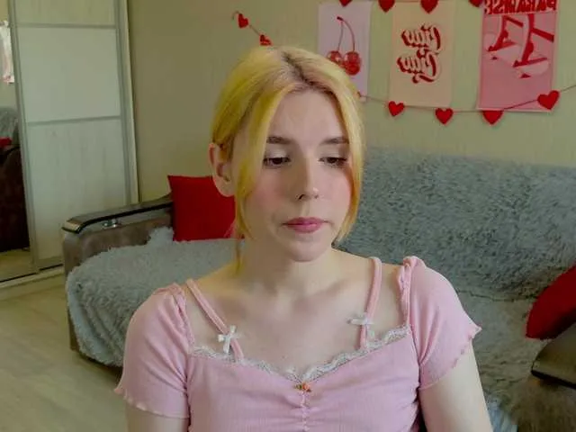 Live sex webcam photo for Yoursissydoll #291165949