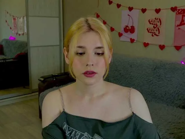 Live sex webcam photo for Yoursissydoll #291172475