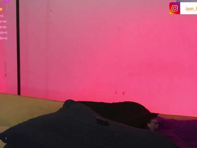Live sex webcam photo for Yourtoybella #290897712
