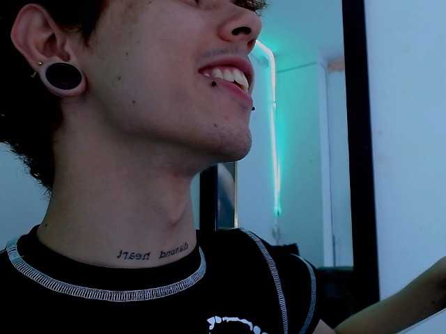 Live sex webcam photo for YousweetValentino #278005834