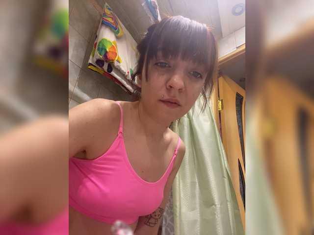 Live sex webcam photo for YuLyAska #272959780