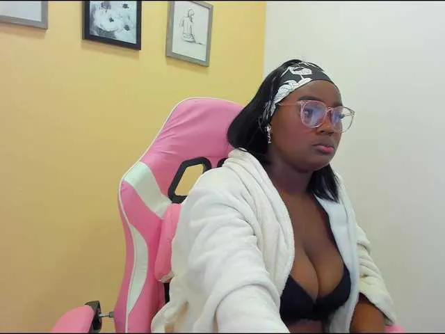 Live sex webcam photo for YudiBennet #291593190