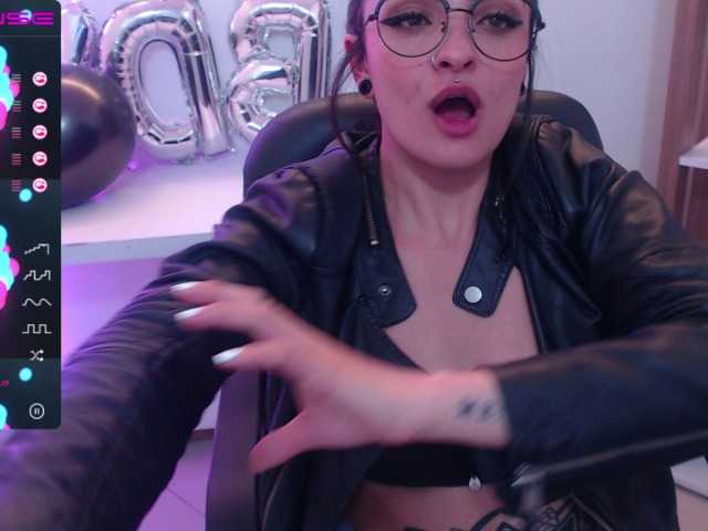 Live sex webcam photo for YuleDew #271831158