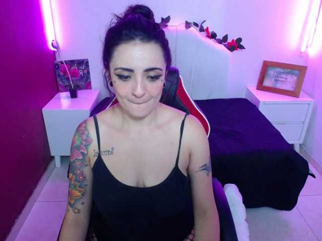 Live sex webcam photo for YuleDew #271886508