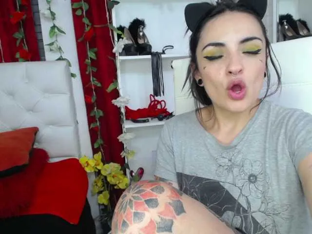 Live sex webcam photo for YuleDew #272284456