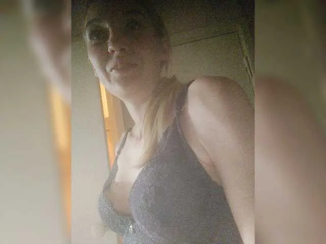 Live sex webcam photo for Yullia1 #271919937