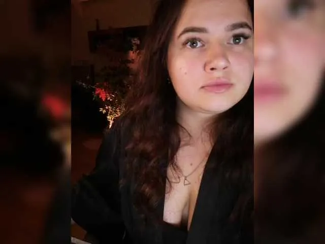 Live sex webcam photo for Yulua1285 #292225172